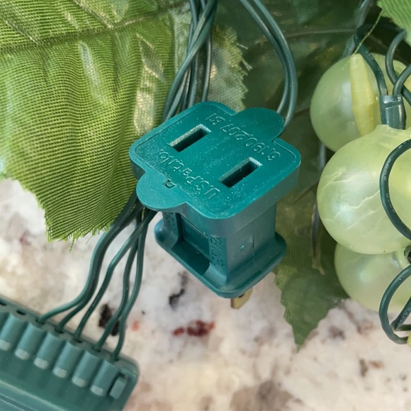 Grape Cluster String Lights (8ft) - Picture 3 of 7